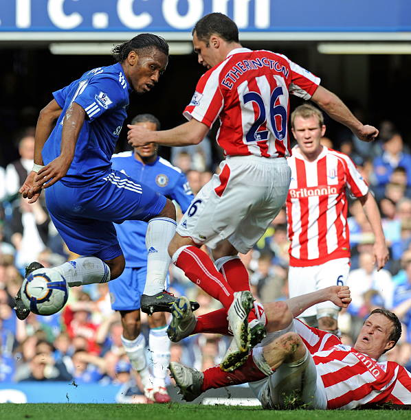 以英超为背 以英超为背